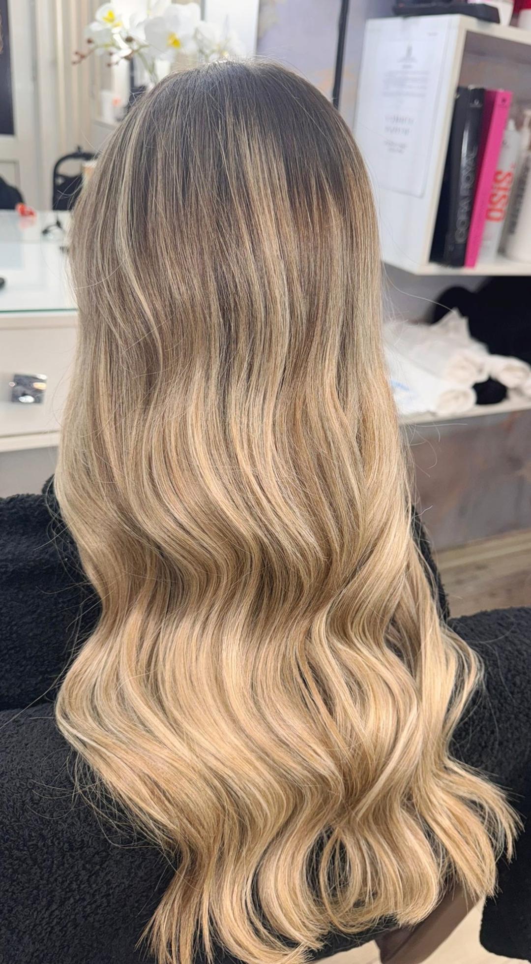 Feniranje na lokne - ekstra duga kosa - Rista Beauty salon, Beograd Feniranje i stilizovanje Frizerski saloni Feniranje i stilizovanje, Beograd, Voždovac