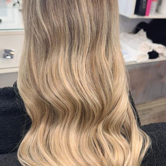 Rista Beauty salon #beograd Feniranje i stilizovanje Feniranje na lokne - ekstra duga kosa