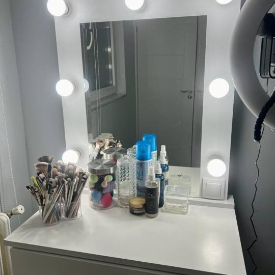 Moon Beauty Bar #beograd Make-up / šminkanje Profesionalno šminkanje + veštačke trepavice