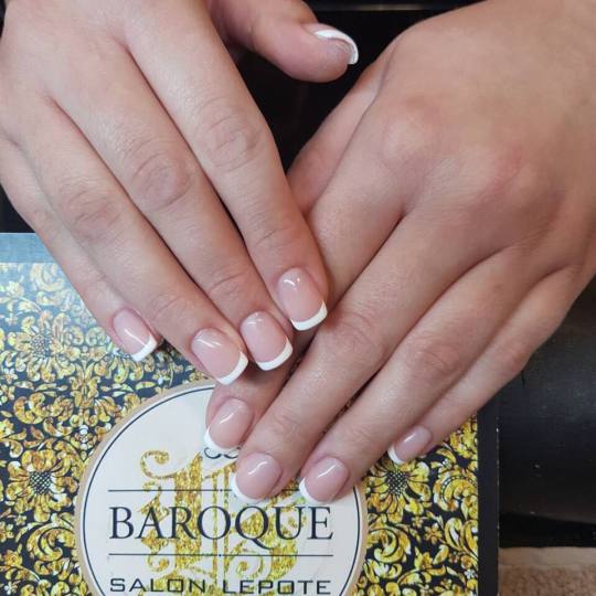 Baroque #beograd Manikir Ojačavanje prirodnih noktiju gelom - french - kratki nokti