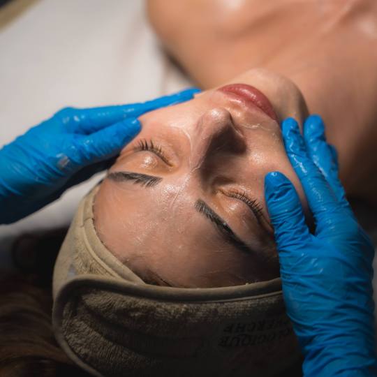 MediBella Aesthetic Dedinje #beograd Tretman lica Ericson Hidraclinique tretman za hidrataciju lica