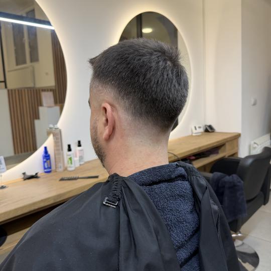 Studio Eleven Ladies&Gentlemen #beograd Muško šišanje Muško šišanje fade + pranje kose