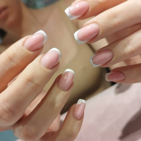 aBeauty Salon Lepote #beograd Lakiranje noktiju French - dodatak uz uslugu Želite li osvežiti svoj
