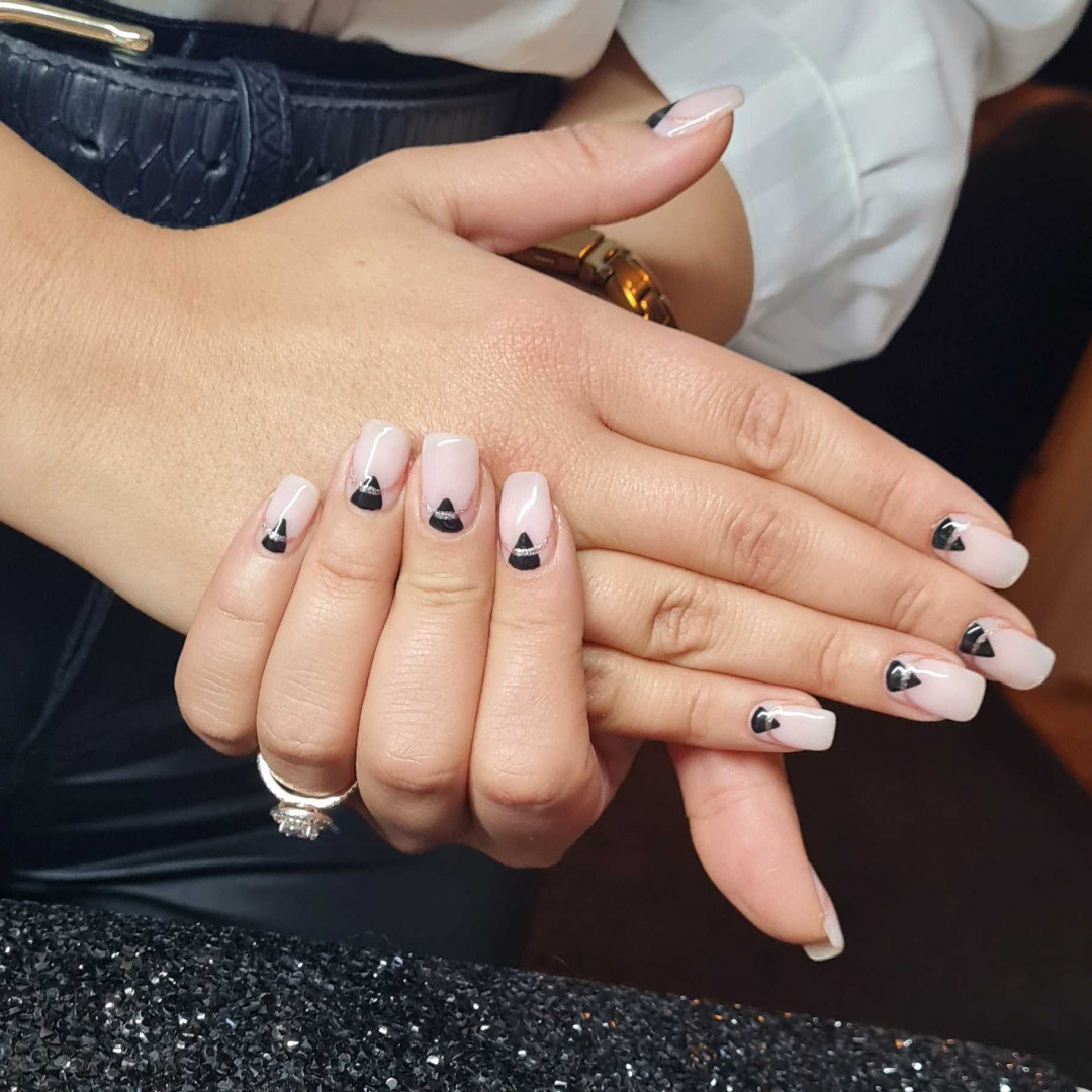 Right Beauty #beograd Gel lak Manikir + gel lak sa raber bazom (kratki)