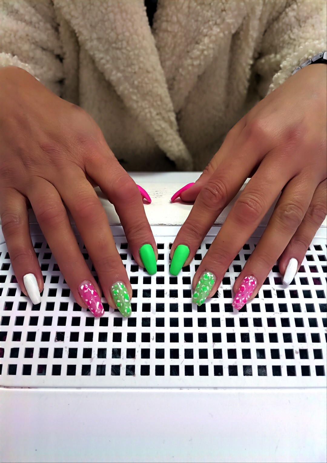 Taci nail art #beograd Korekcija noktiju Korekcija izlivanja / nadogradnje noktiju