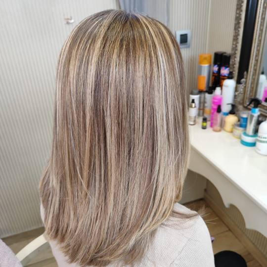 Bibi beauty centar #beograd Pramenovi Pramenovi na foliju u 1 / 2 boje / blanšem + olaplex+ preliv 