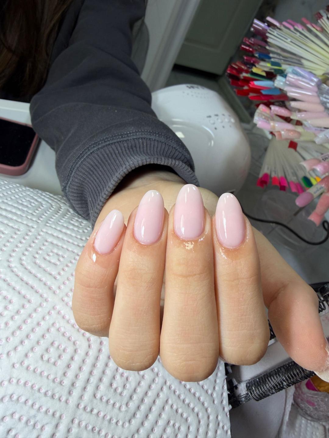 Korekcija noktiju salonski rad - M dužina - Sneža Nails, Beograd Izlivanje noktiju Nokti Izlivanje noktiju, Beograd, Novi Beograd Stari Merkator