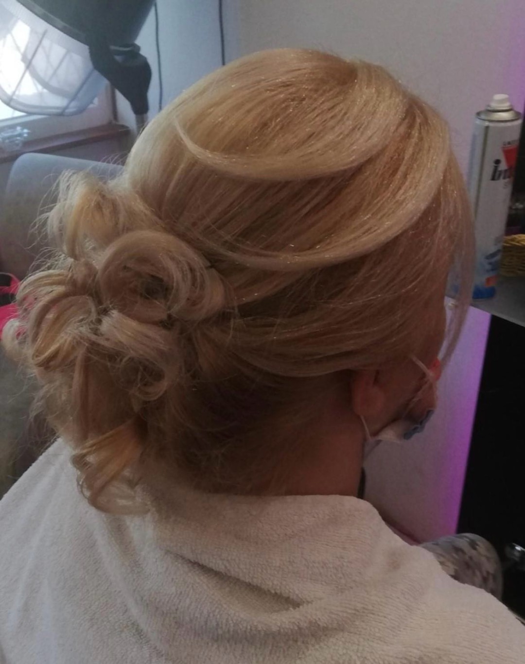 Super stil Marija #zrenjanin Pletenice, kike, punđe Punđa - kosa srednje dužine