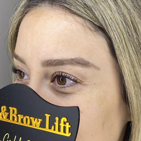 Gold Club #beograd Trepavice Lash lift Lash lift je tretman koji podiže i uvija prirodne trepavice,