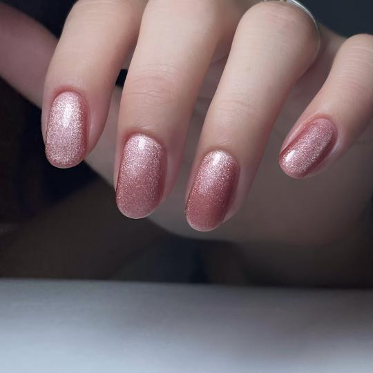 Nails Studio #beograd Ojačavanje noktiju Gel lak / rubber baza Cat Eye 👁️