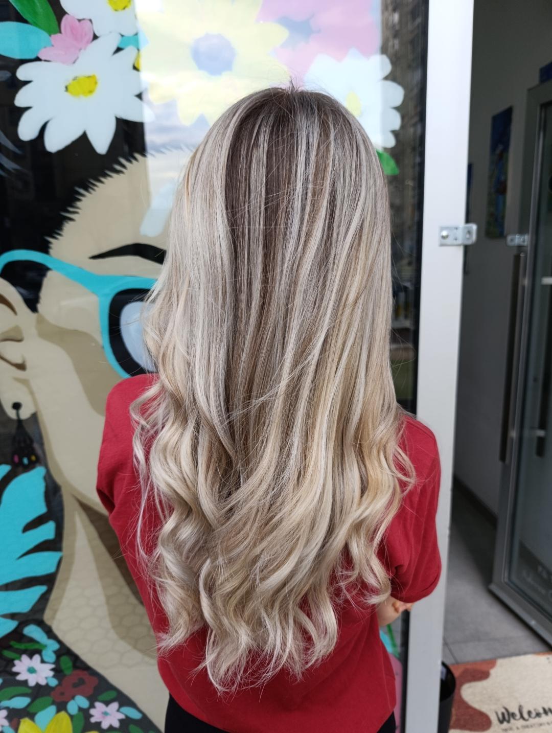 Balayage ili Farbanje izrastka + pramenovi blanšom + preliv - duga kosa - Travijata Donna, Novi Sad Farbanje kose Frizerski saloni Farbanje kose, Novi Sad, Grbavica, Liman, Adamićevo