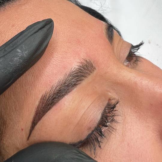 L’AVENUE #beograd Trajna šminka Kombinovana tehnika - microblading + puder Kombinovana tehnika za