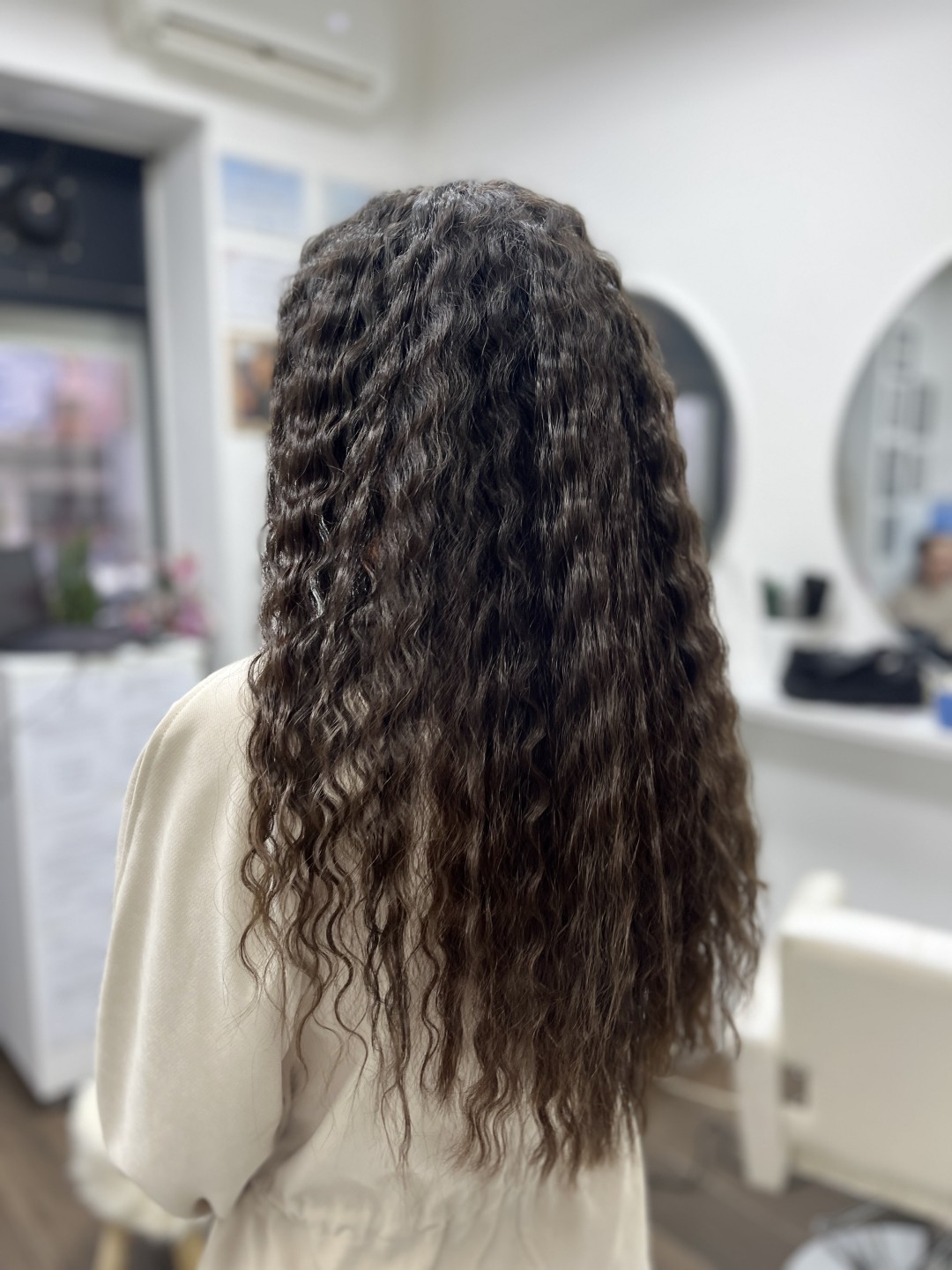 Uvijanje kose presom - duga kosa - Bella Tajs, Beograd Uvijanje, lokne i talasi Frizerski saloni Uvijanje, lokne i talasi, Beograd, Centar, Stari grad, Dorćol