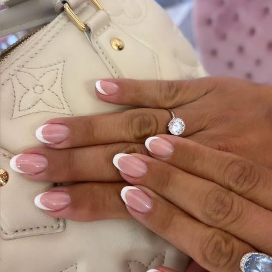 aBeauty Salon Lepote #beograd Lakiranje noktiju French - dodatak uz uslugu Želite li osvežiti svoj