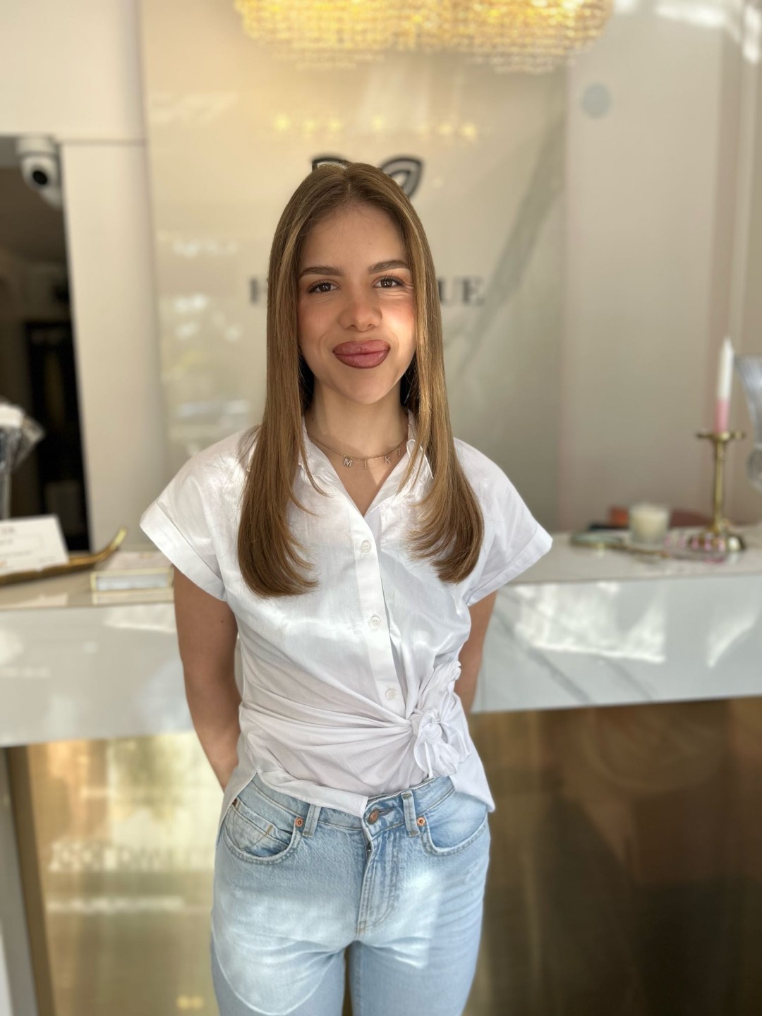 Esthetique Privé #beograd Žensko šišanje Žensko šišanje + feniranje - kosa srednje dužine