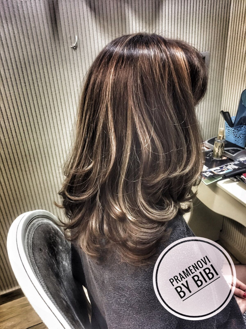 Bibi beauty centar #beograd Pramenovi Pramenovi na foliju u 1 / 2 boje / blanšem + preliv - kosa srednje dužine