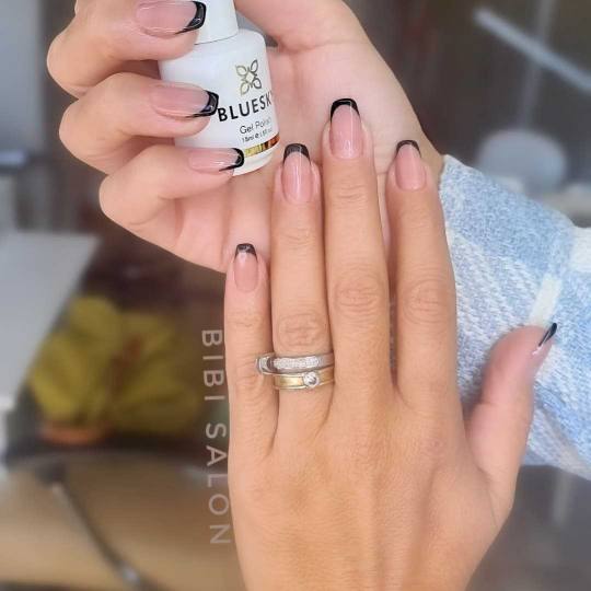 Bibi beauty centar #beograd Ukrašavanje noktiju Izlivanje noktiju + nail art izlivanje sa frenchom