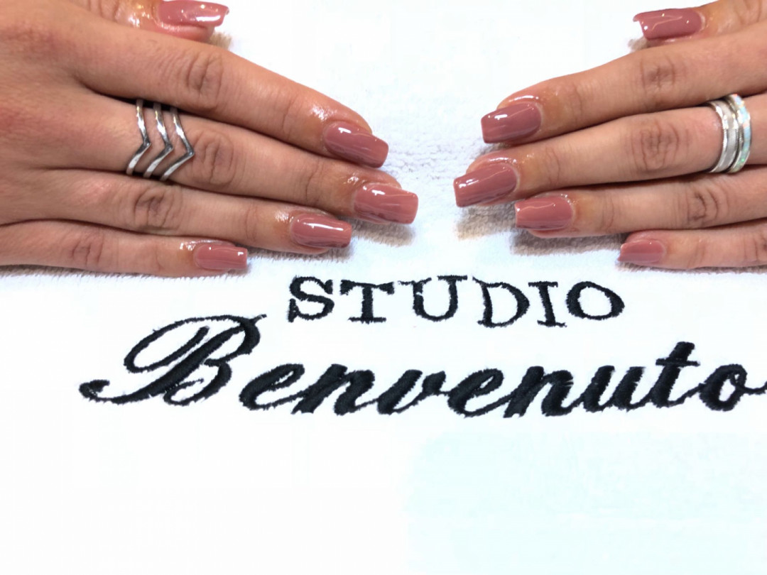 Gel lak - ruke - Studio Benvenuto, Beograd Gel lak Nokti Gel lak, Beograd, Voždovac