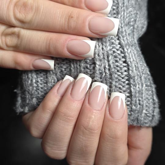 Aurelia beauty #beograd Izlivanje noktiju Izlivanje noktiju gelom - S dužina