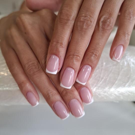 Voyage beauty #beograd Ojačavanje noktiju Rubber baza