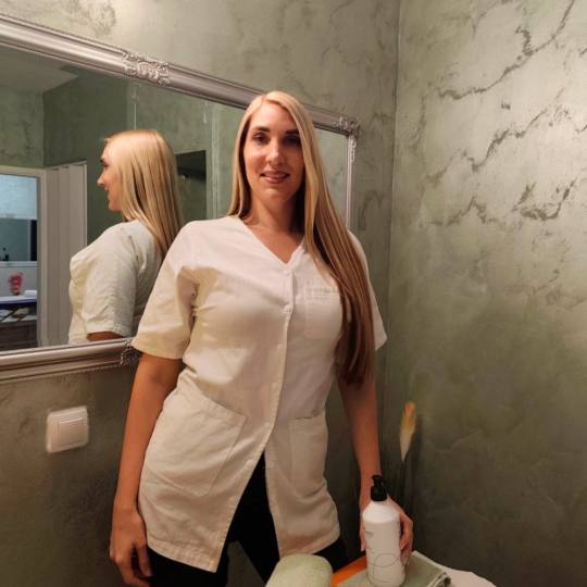 Jelena Kandić #beograd U našem salonu na Novom Beogradu u blizini Starog Merkatora nudimo usluge p