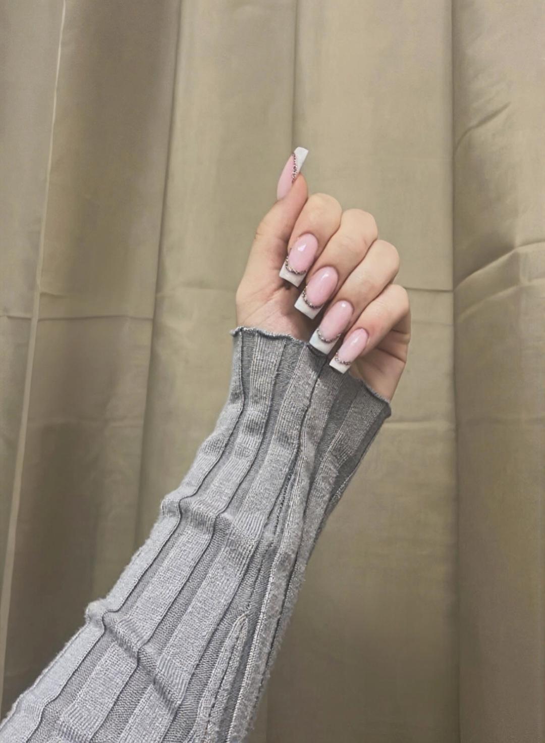 Građeni french - L dužina - Dre12, Beograd Francuski manikir i pedikir Nokti Francuski manikir i pedikir, Beograd, Medaković, Braće Jerković