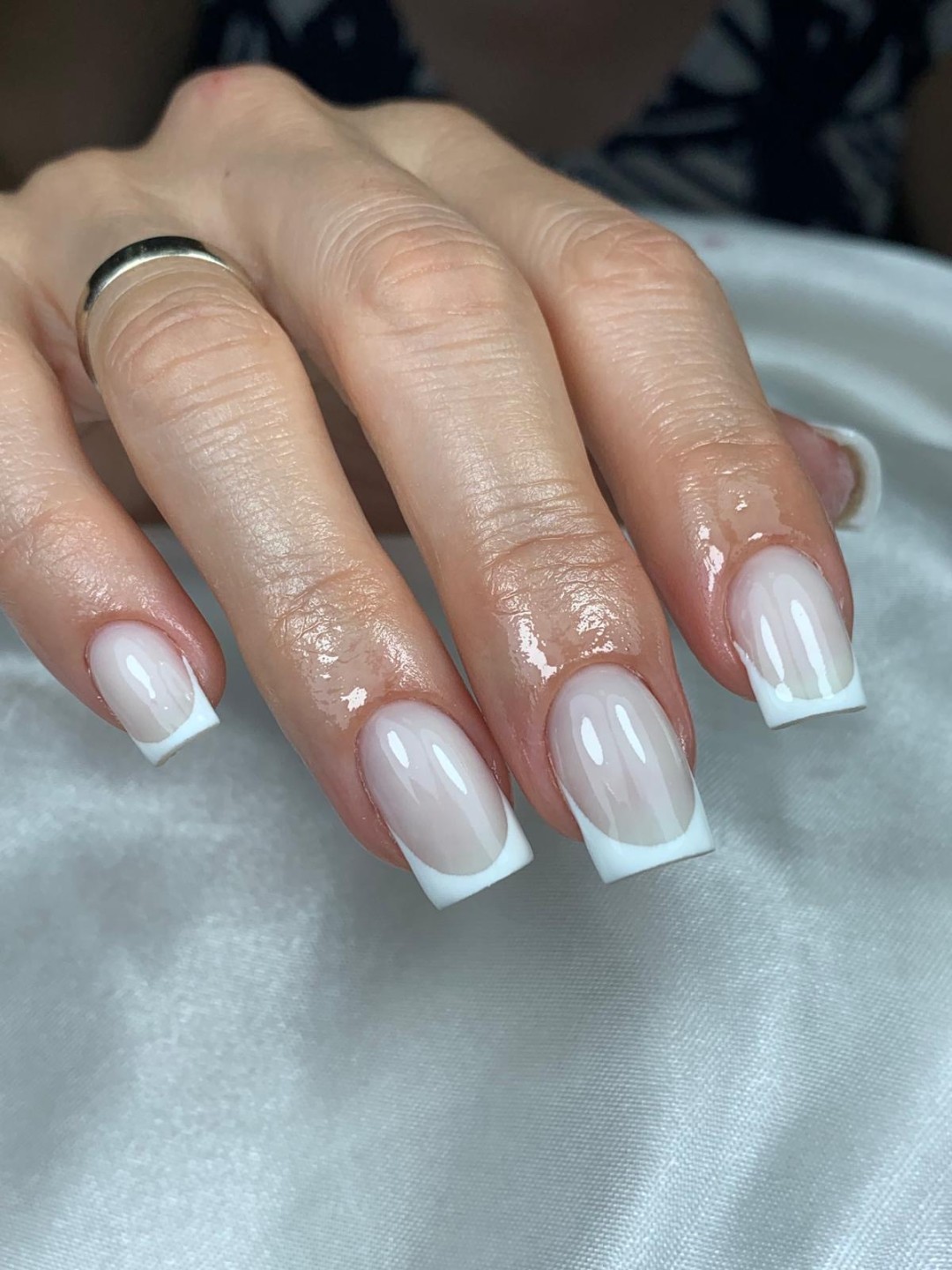 Korekcija ojačavanja noktiju gelom - La Hermosa Beauty Studio, Beograd Korekcija noktiju Nokti Korekcija noktiju, Beograd, Novi Beograd Ušće, Sava Centar