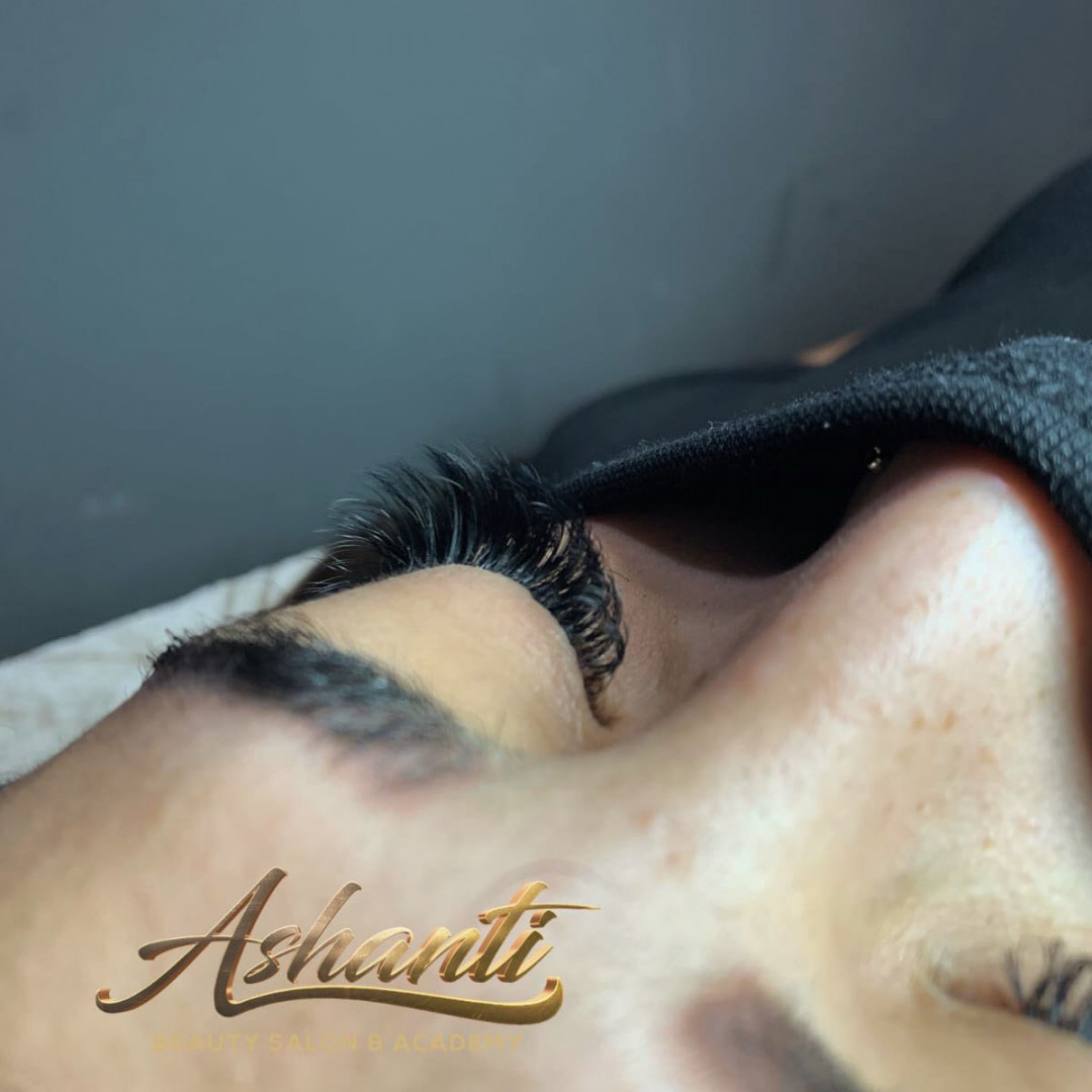 Ashanti Beauty Salon & Academy #beograd Nadogradnja trepavica Nadogradnja svilenih trepavica - ruski volumen 4 / 8D