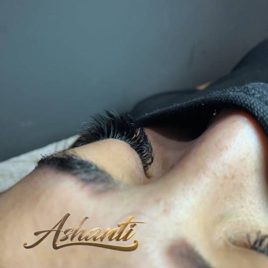 Ashanti Beauty Salon & Academy #beograd Nadogradnja trepavica Nadogradnja svilenih trepavica - ruski