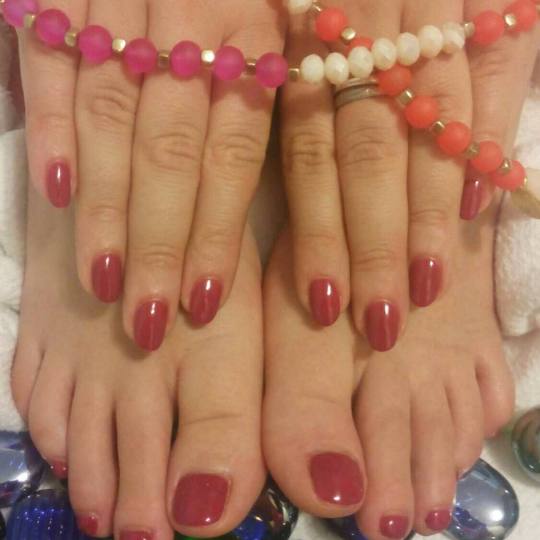 Unique Touch #beograd Estetski pedikir Estetski pedikir + gel lak ko voli crvenu boju