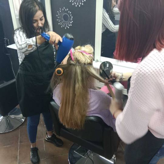 Natali 19 #beograd Ako ste u žurbi a treba vam feniranje tu je naš tim da vam izadje u susret ✨