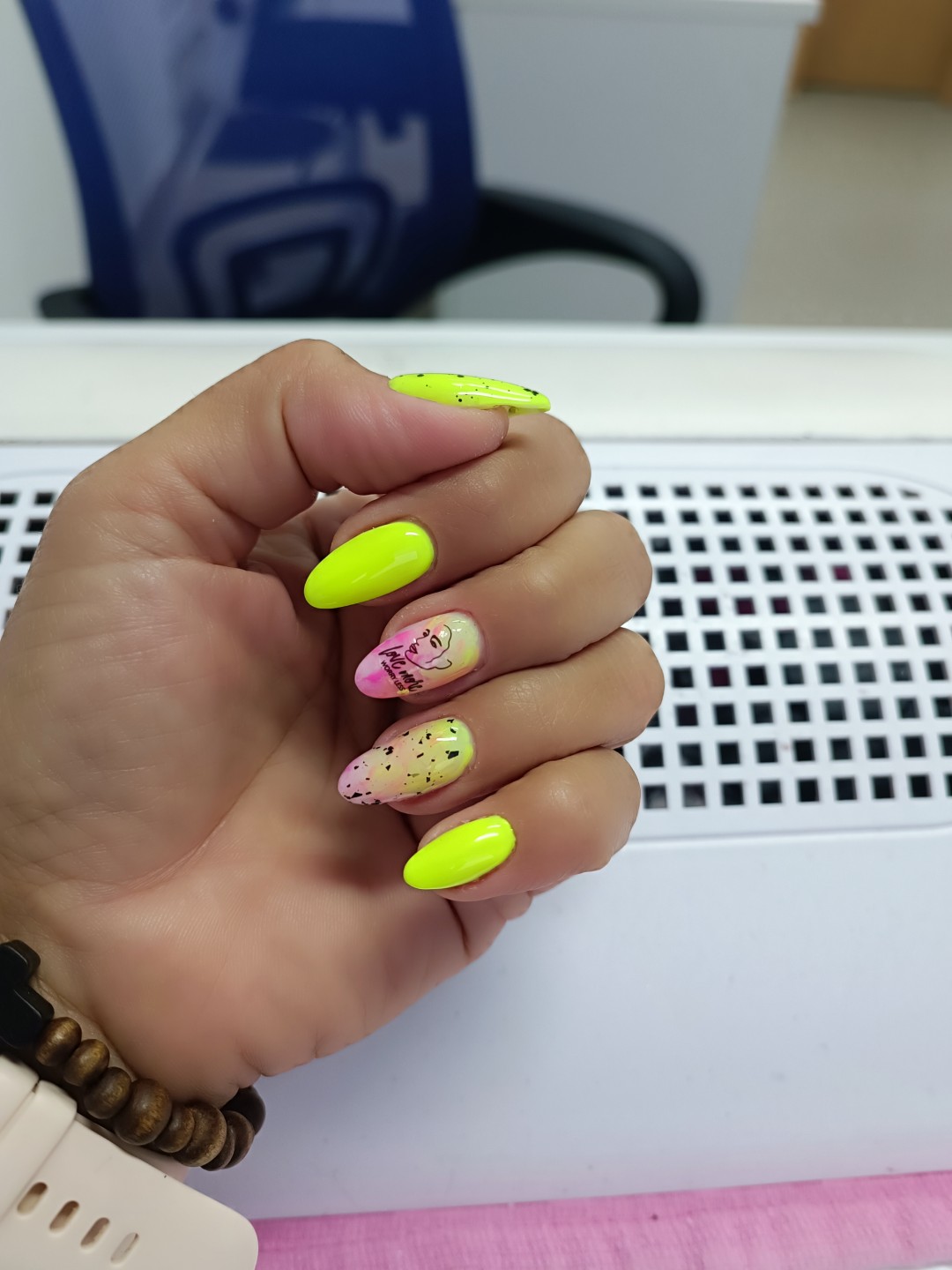 Taci nail art #beograd Ojačavanje noktiju Ojačavanje prirodnih noktiju gelom
