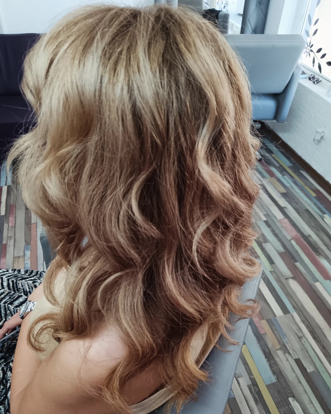 Emaleon #stara-pazova Ombre, sombre, balayage Balayage - kosa srednje dužine+šišanje i feniranje