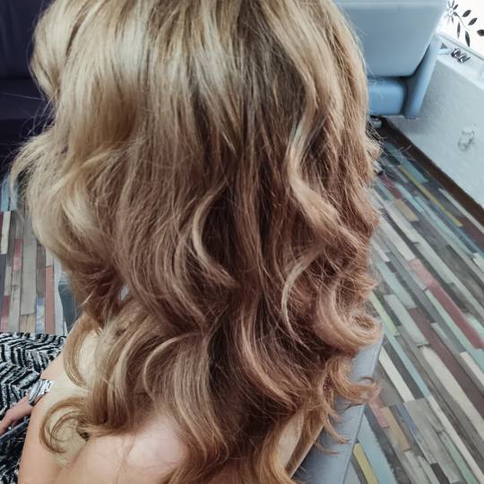 Emaleon #stara-pazova Ombre, sombre, balayage Balayage - kosa srednje dužine+šišanje i feniranje 