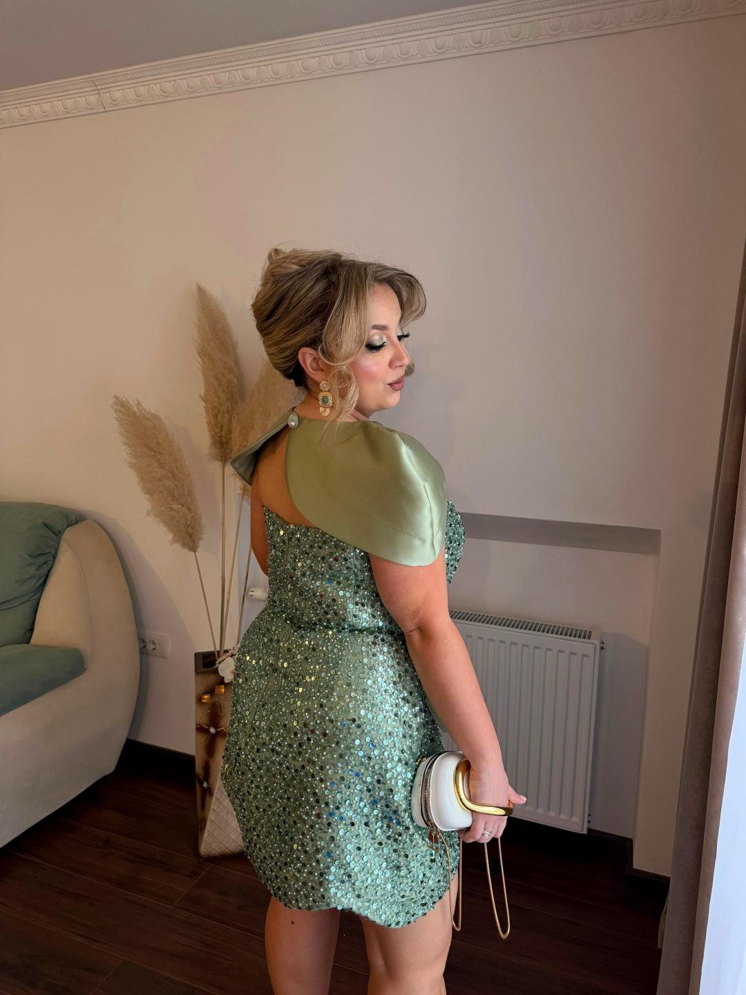 Svečana frizura - punđa + detalji - Golden beauty by Mimi, Niš Svečane i frizure za svadbu Frizerski saloni Svečane i frizure za svadbu, Niš, Pantelej