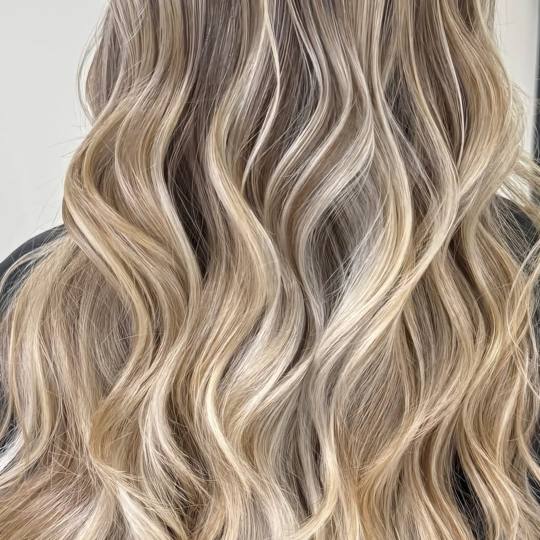 Esthetique Privé #beograd Pramenovi GOLDWELL Površinski pramenovi + preliv + feniranje - duga kosa