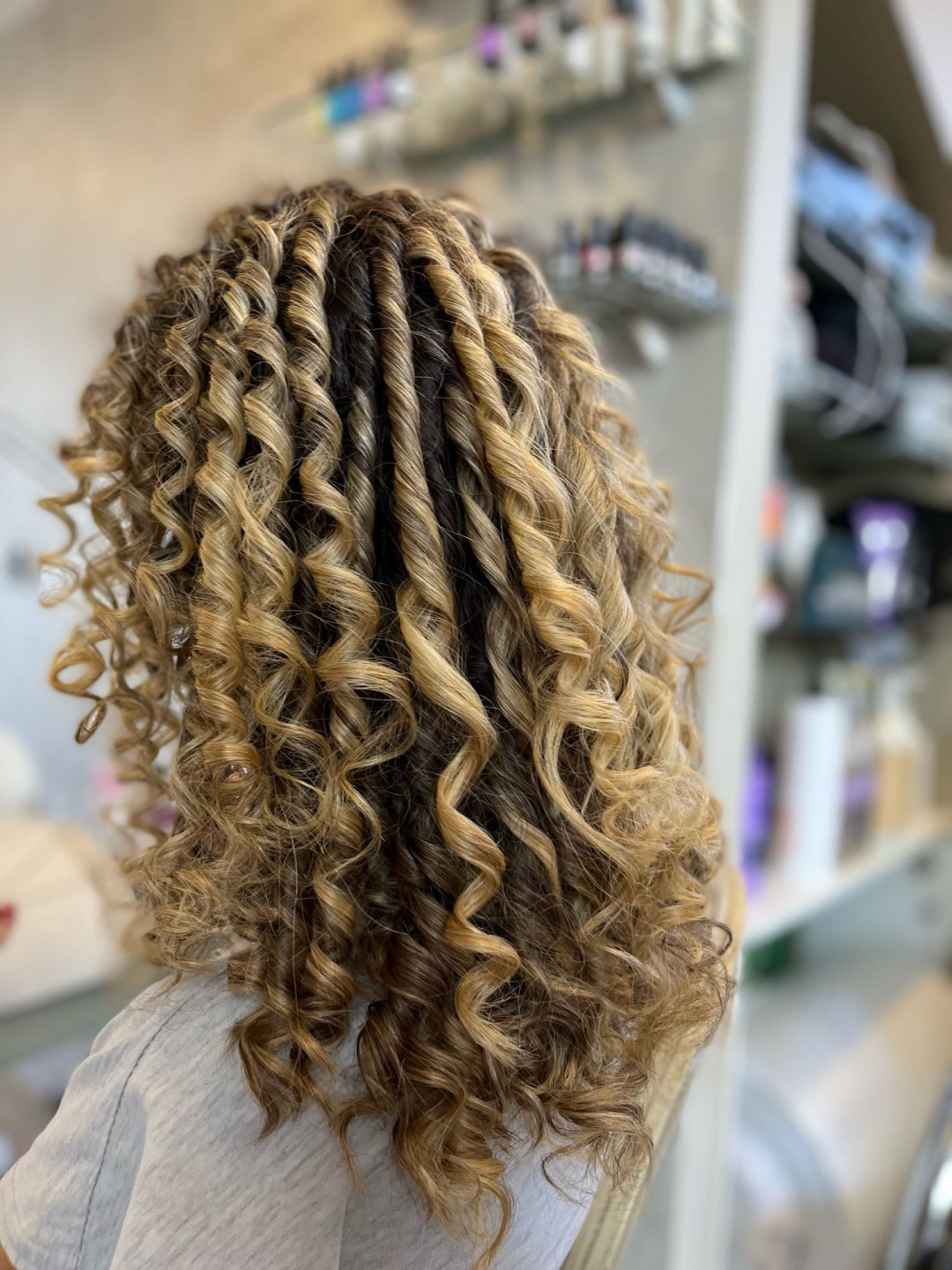 Bibi beauty centar #beograd Uvijanje, lokne i talasi Afro lokne - duga kosa