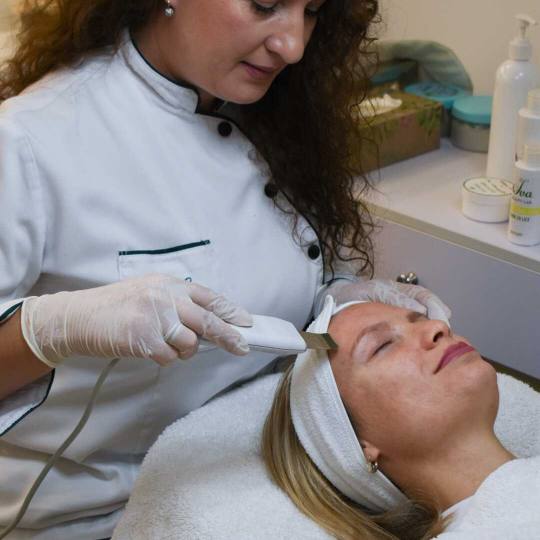 Iva Beauty Lab #beograd Tretman lica Ultrazvučno čišćenje lica Ultrazvučno čišćenje lica
Re