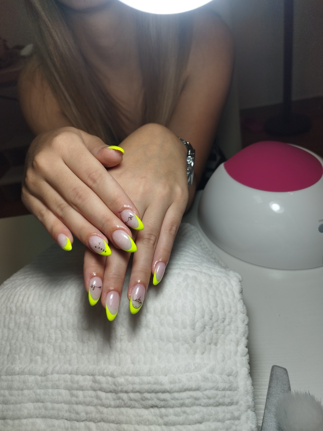 Ojačavanje noktiju S dužina korekcija - Studio Diva Lux, Niš Ojačavanje noktiju Nokti Ojačavanje noktiju, Niš, Medijana