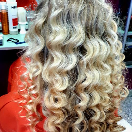 Studio M&J #beograd Feniranje i stilizovanje Feniranje na lokne - ekstra duga kosa