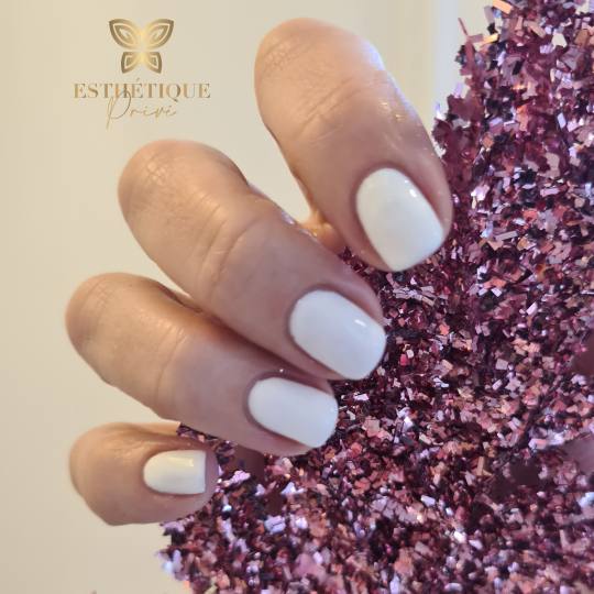 Esthetique Privé #beograd Manikir Lepi i negovani nokti su jedan od najvećih ukrasa svake žene i 