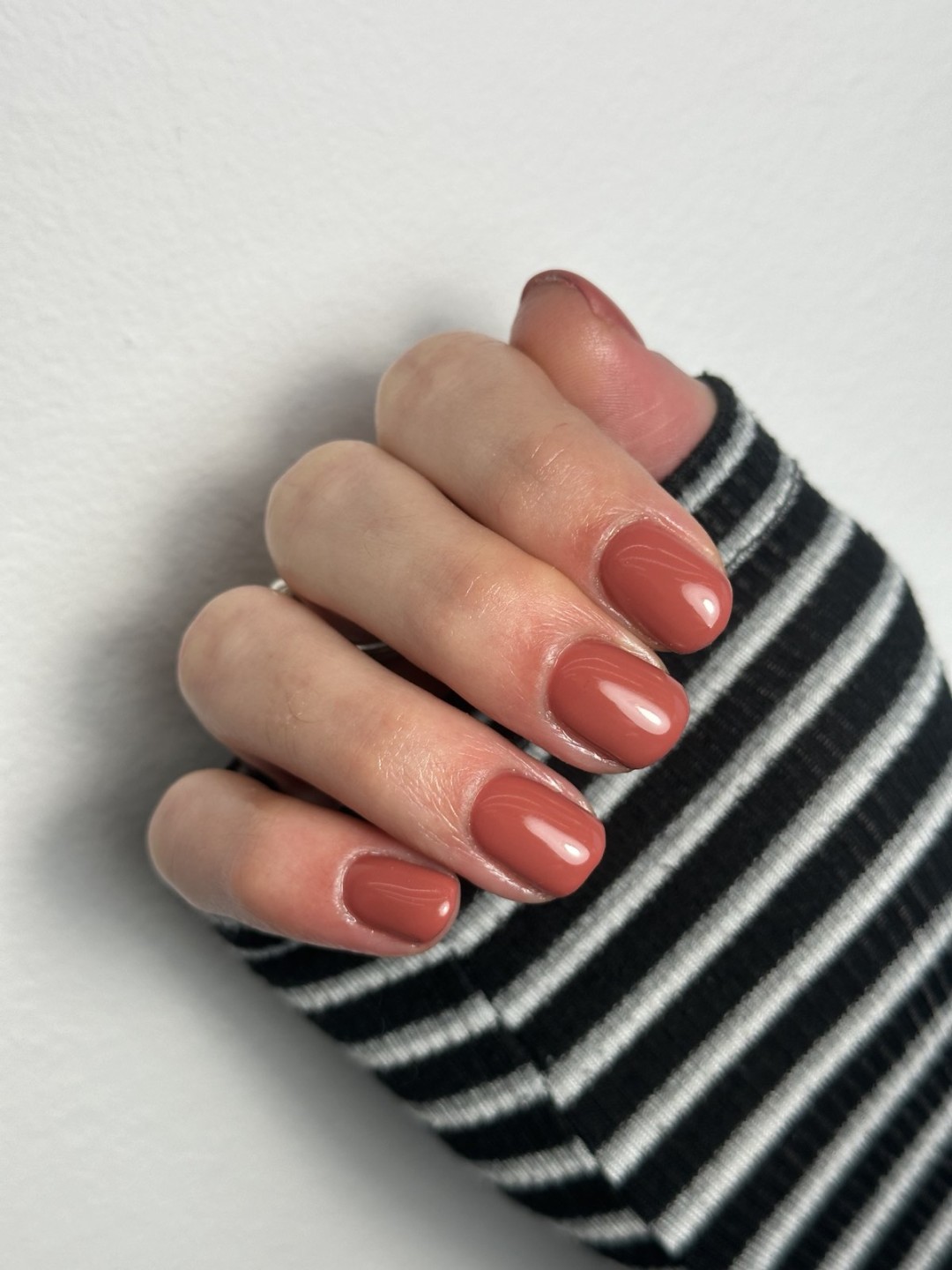 AnMi #novisad Ojačavanje noktiju Ojačanje prirodnih noktiju (gel, rubber baza) DUŽINA M