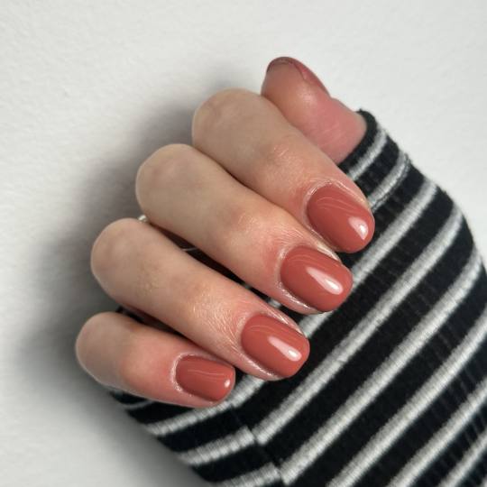 AnMi #novisad Ojačavanje noktiju Ojačanje prirodnih noktiju (gel, rubber baza) DUŽINA M