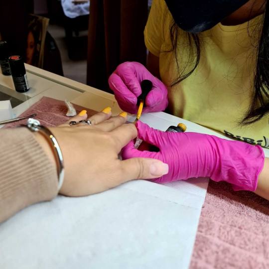 Bibi beauty centar #beograd Izlivanje noktiju Izlivanje noktiju gelom - kratki nokti black friday 20