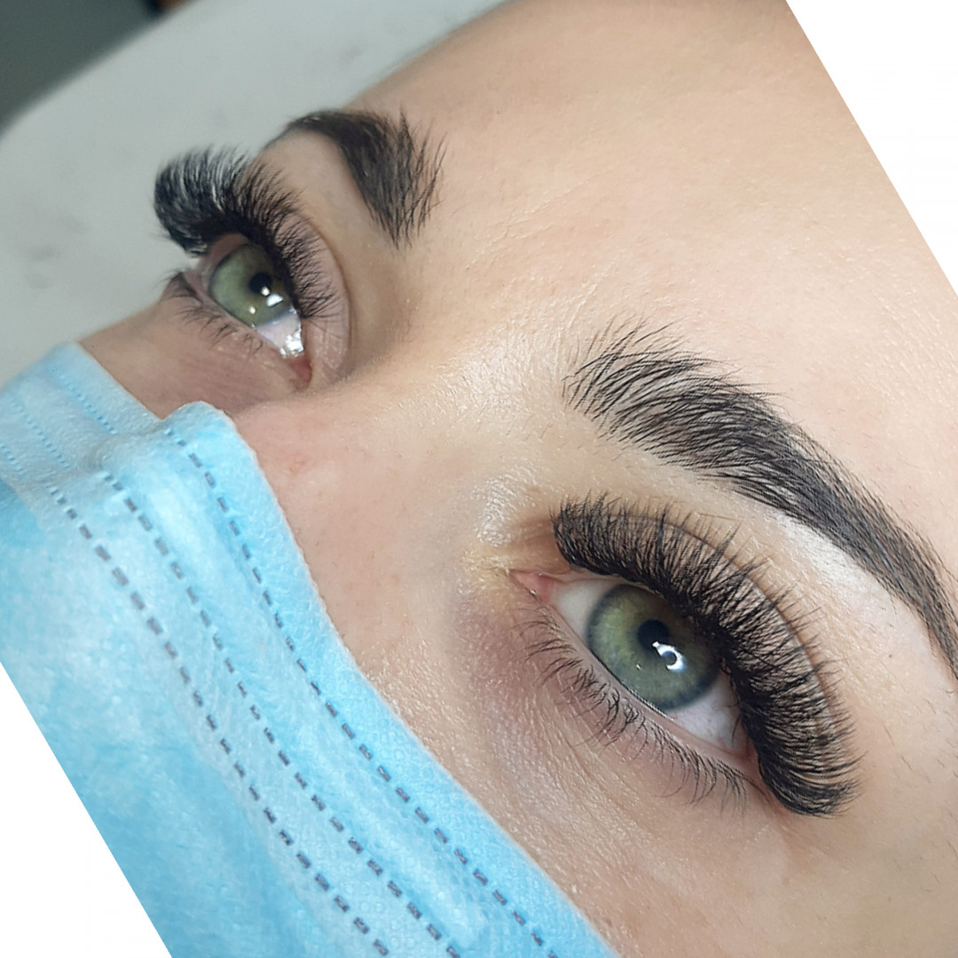 Gloss studio #nis Nadogradnja trepavica Nadogradnja svilenih trepavica - ruski volumen