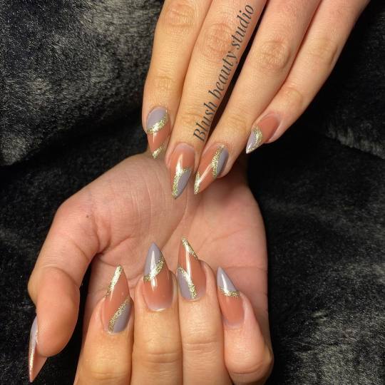 Blush Beauty Studio #beograd Izlivanje noktiju Izlivanje noktiju gelom + gel u boji - S dužina