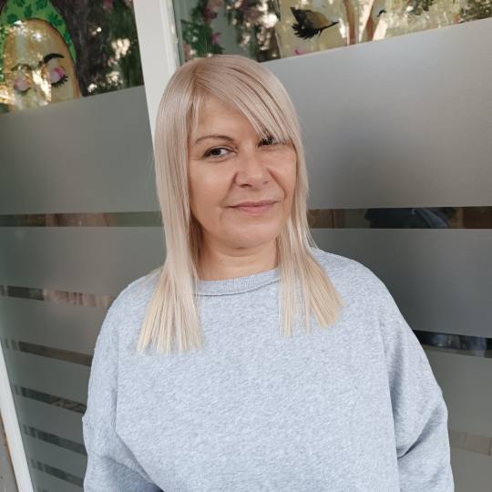 Travijata Donna #novisad Blajhanje kose Blanš pranje Blanš pranje + preliv kose
+ Šišanje i Fen