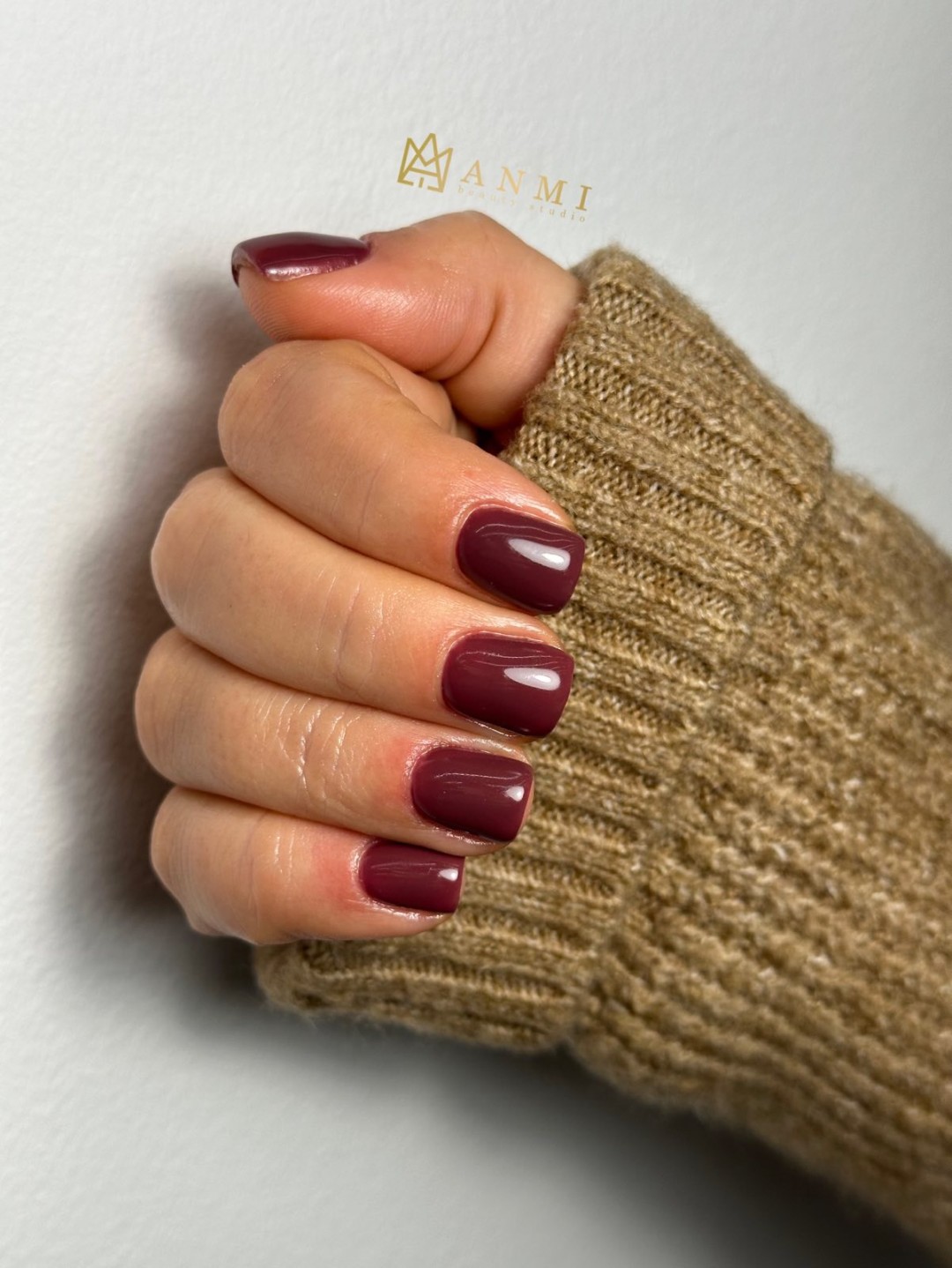 AnMi #novisad Ojačavanje noktiju Ojačanje prirodnih noktiju (gel, rubber baza) DUŽINA M