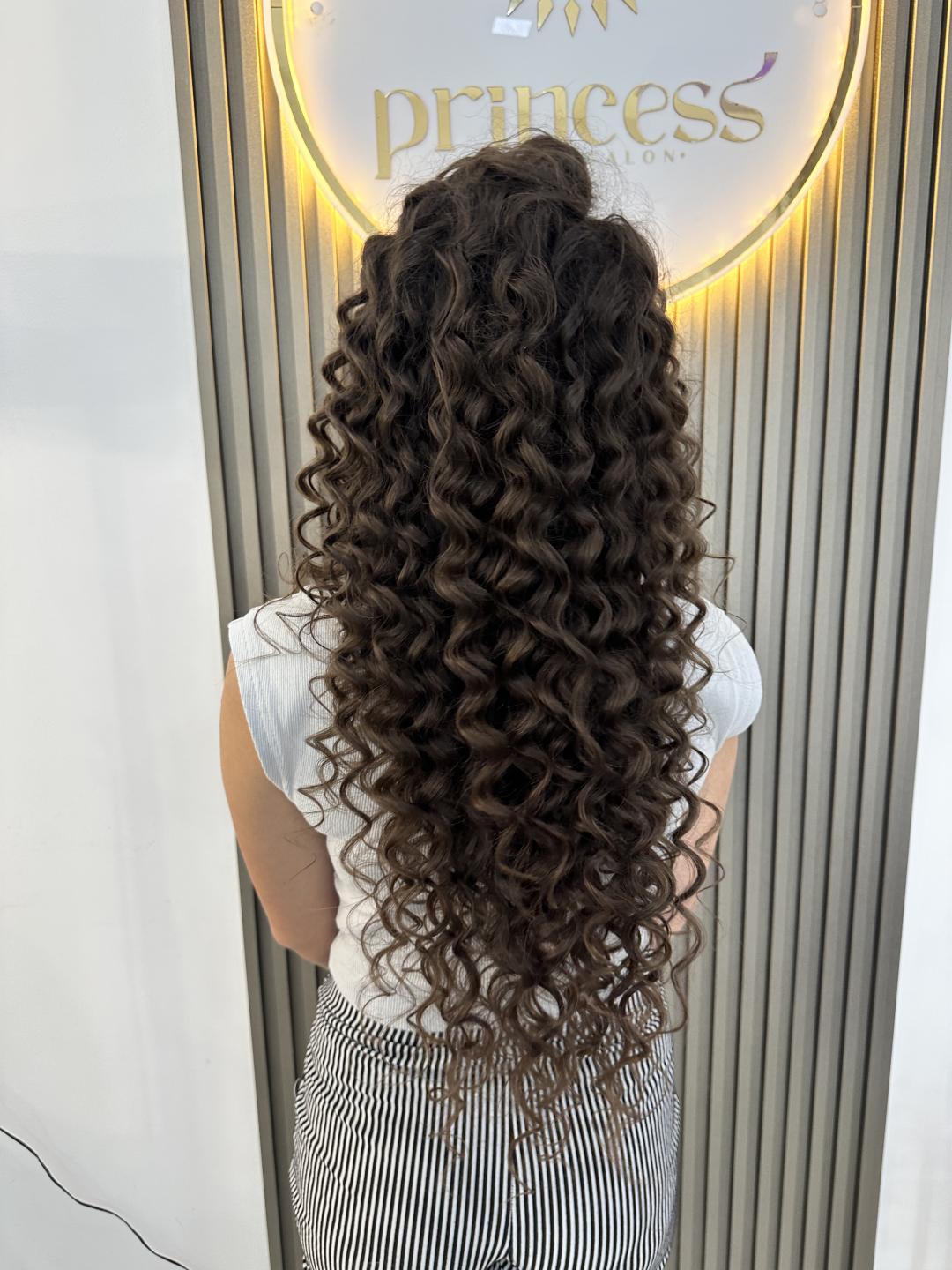 Svečana frizura afro lokne - duga kosa - Princess beauty salon, Niš Farbanje kose Frizerski saloni Farbanje kose, Niš, Palilula