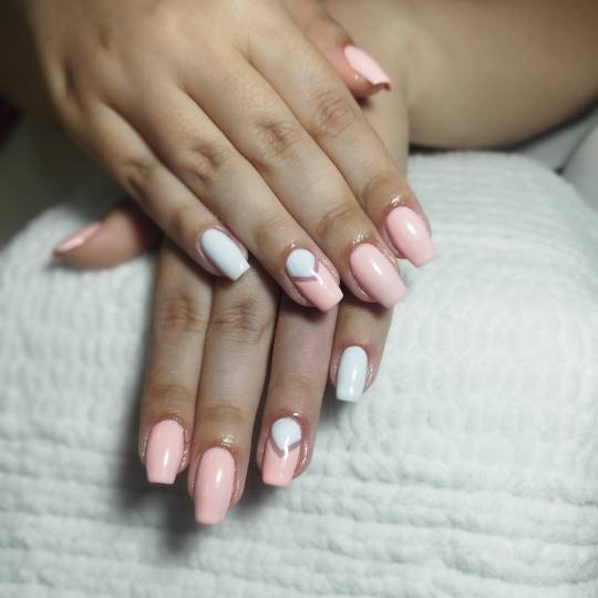 Studio Diva Lux #nis Ojačavanje noktiju Ojačavanje noktiju S dužina korekcija